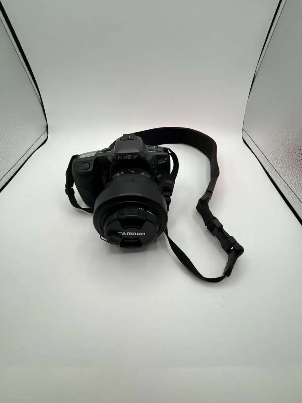 Minolta Maxxum 500si 35mm SLR Film Camera with Tamron 28-80mm Lens